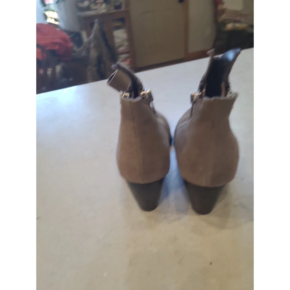 Matisse Frankie Asymmetrical Taupe Suade Bootie women SZ 9 3